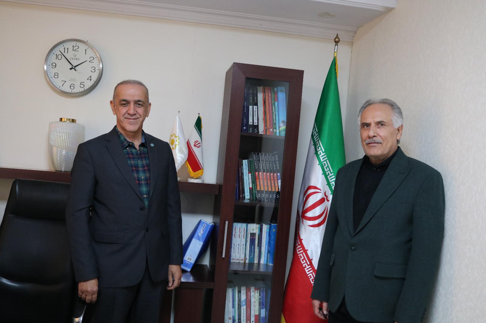 نشست دکتر غلامرضا فرساد دبیرکل انجمن ملی لیزینگ ایران با سرهنگ فرج‌زاده برگزار شد.