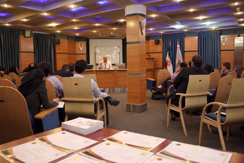 کارگاه آموزشی آشنایی با ضمانت نامه های بانکی برگزار شد 
